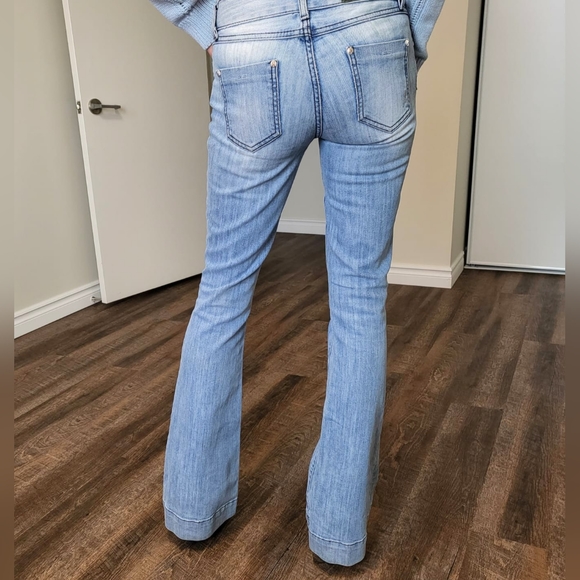 Guess by Marciano boot cut jeans. Medium rise. - Picture 2 of 8